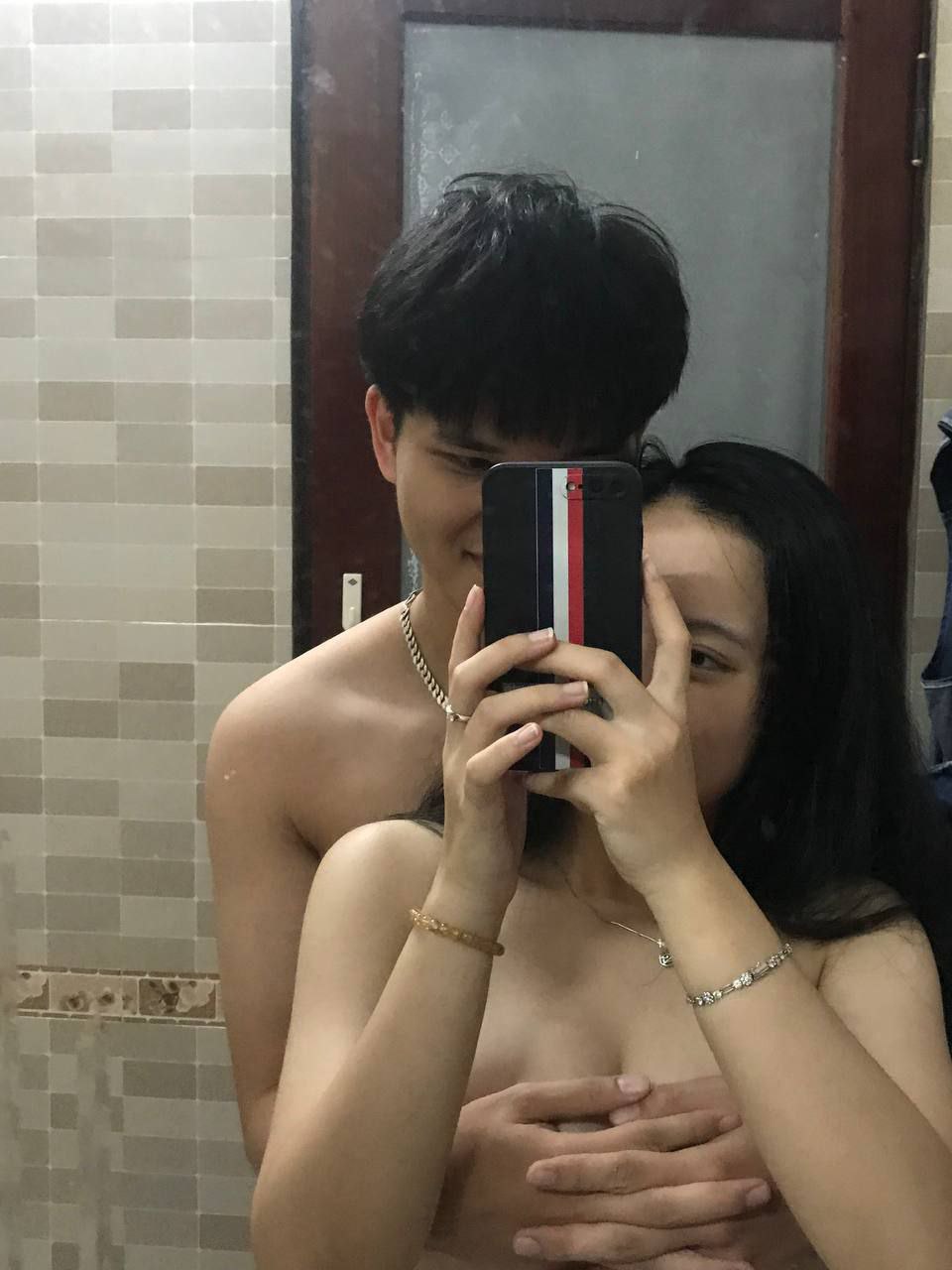 JUFE-508 Một giáo viên sắp nghỉ hưu đang trong chuyến đi dã ngoại cuối cùng của trường… Bình thường anh ấy là một học sinh rất nghiêm túc, nhưng anh ấy cũng là một học sinh rất dễ thương.