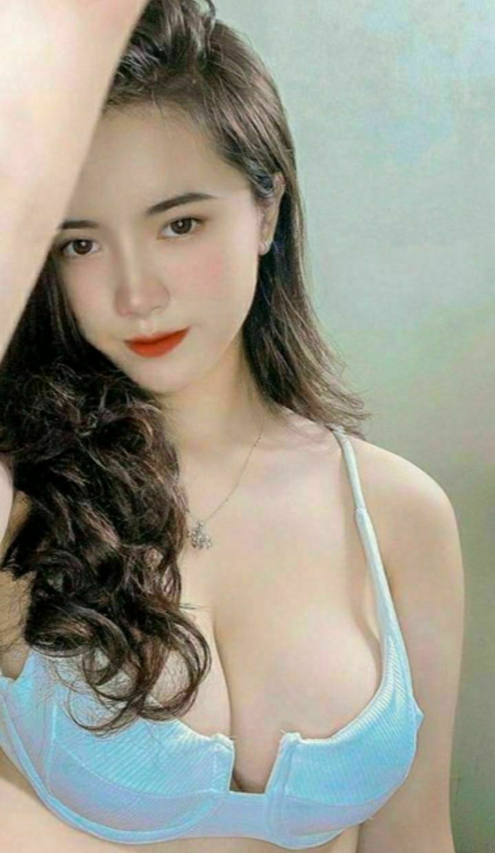 Cô giáo Trâm Anh mở lớp học tiếng anh cho các em , vừa học vừa thủ